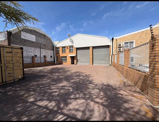520M² WAREHOUSE TO LET IN PAROW INDUSTRIAL
